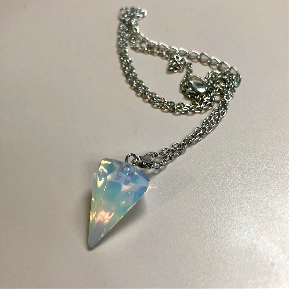 💙Natural Quarts Gemstone Pendant